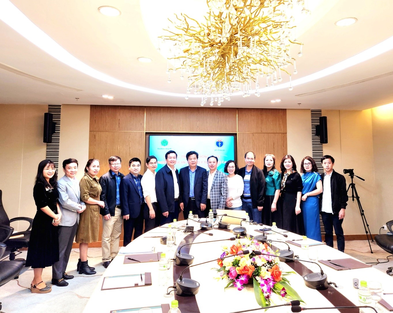 Các đại biểu chụp ảnh kỷ niệm